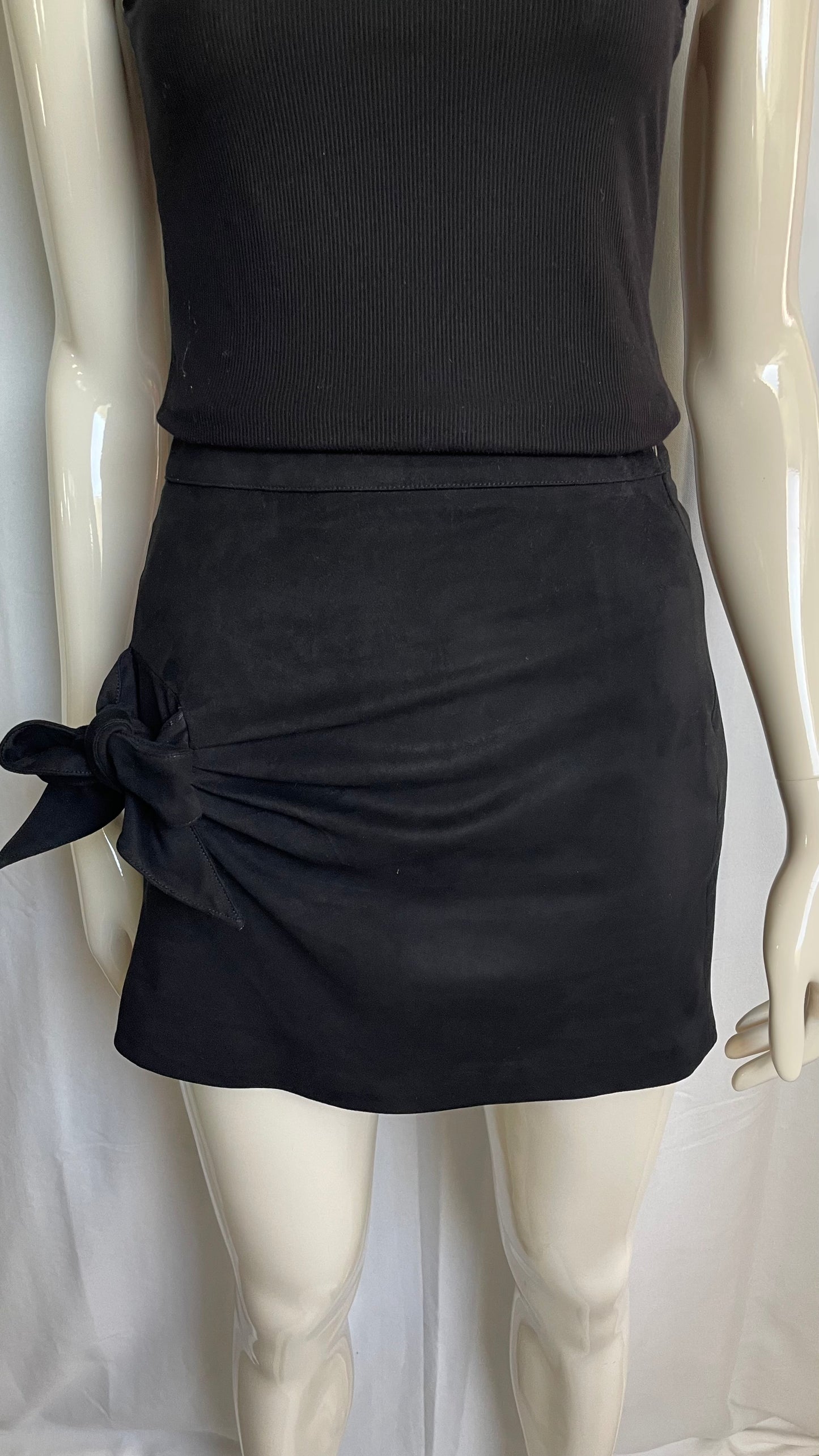 Mini-jupe en suédine, Zara, taille XS