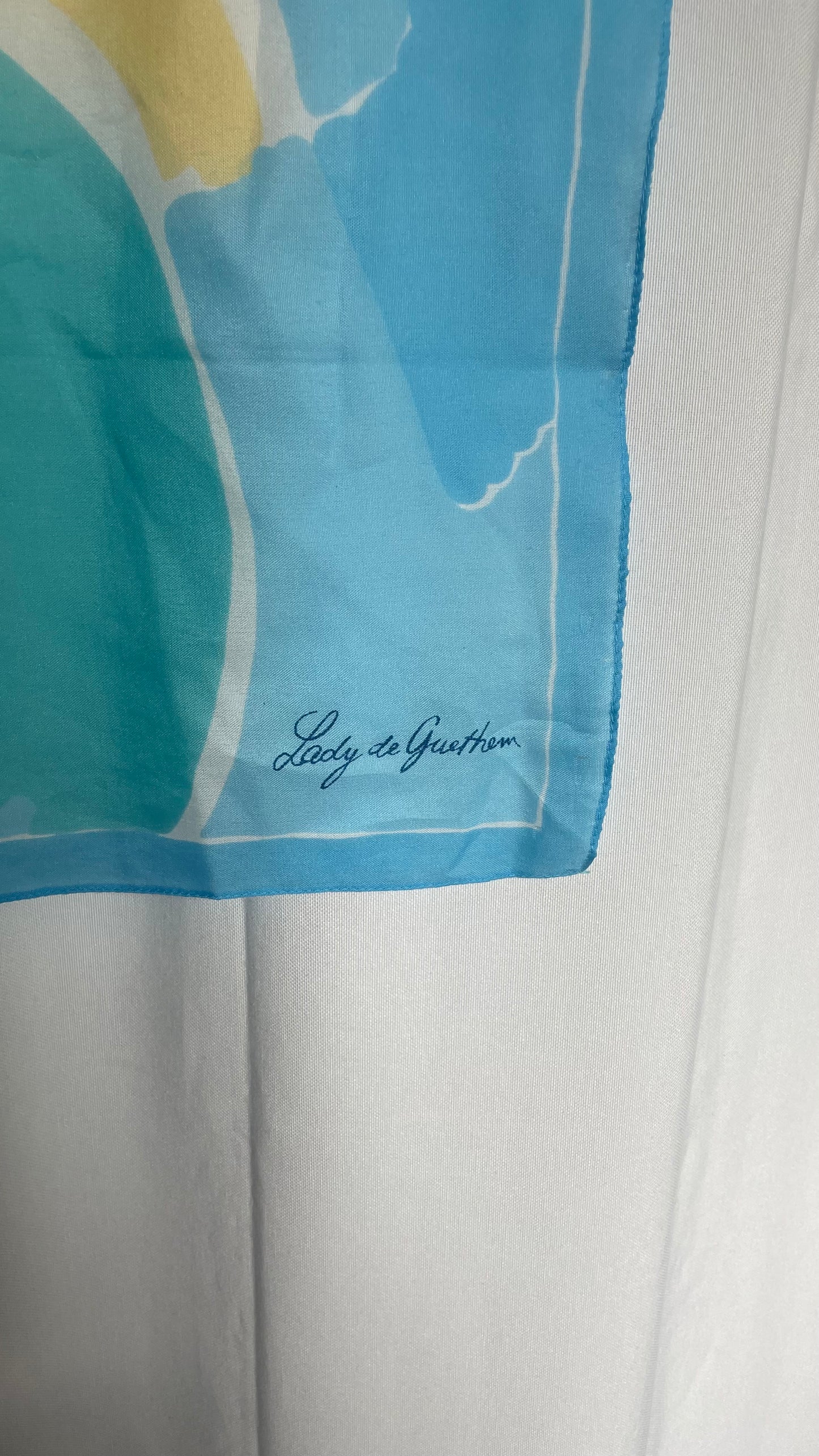 Foulard carré, Lady de Guethem