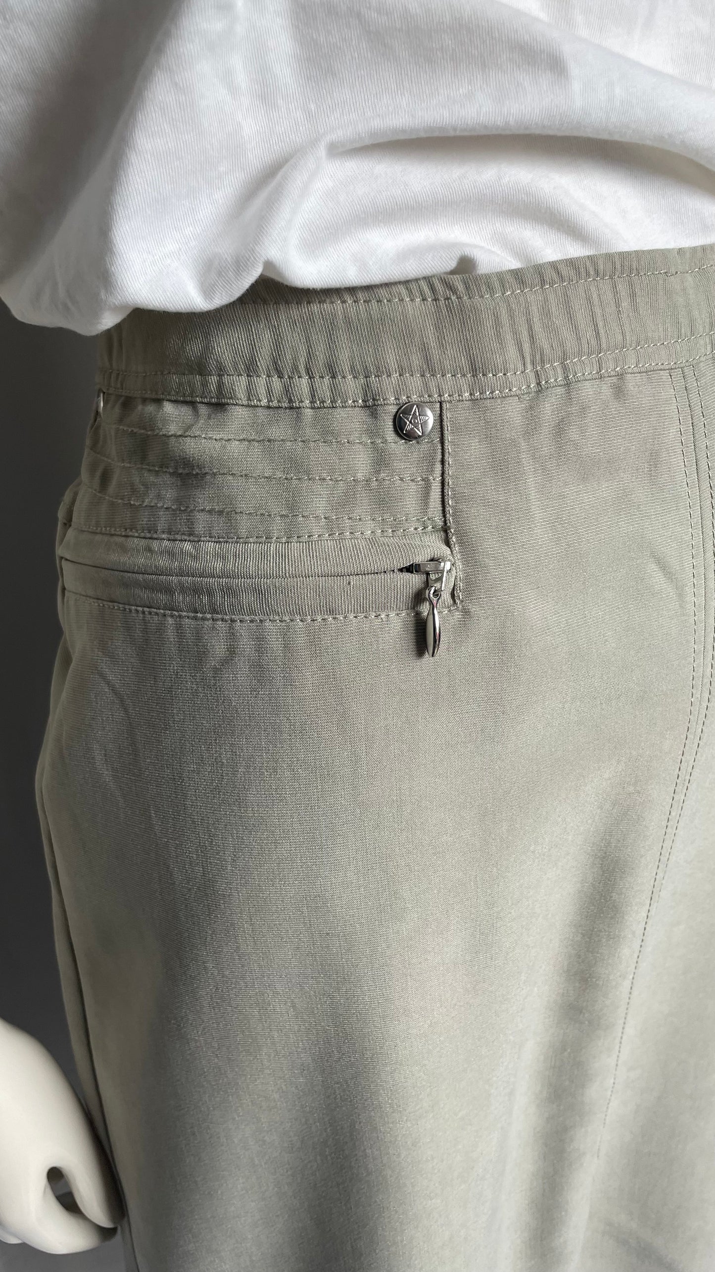 Jupe midi droite, Armand Thiery, taille 40