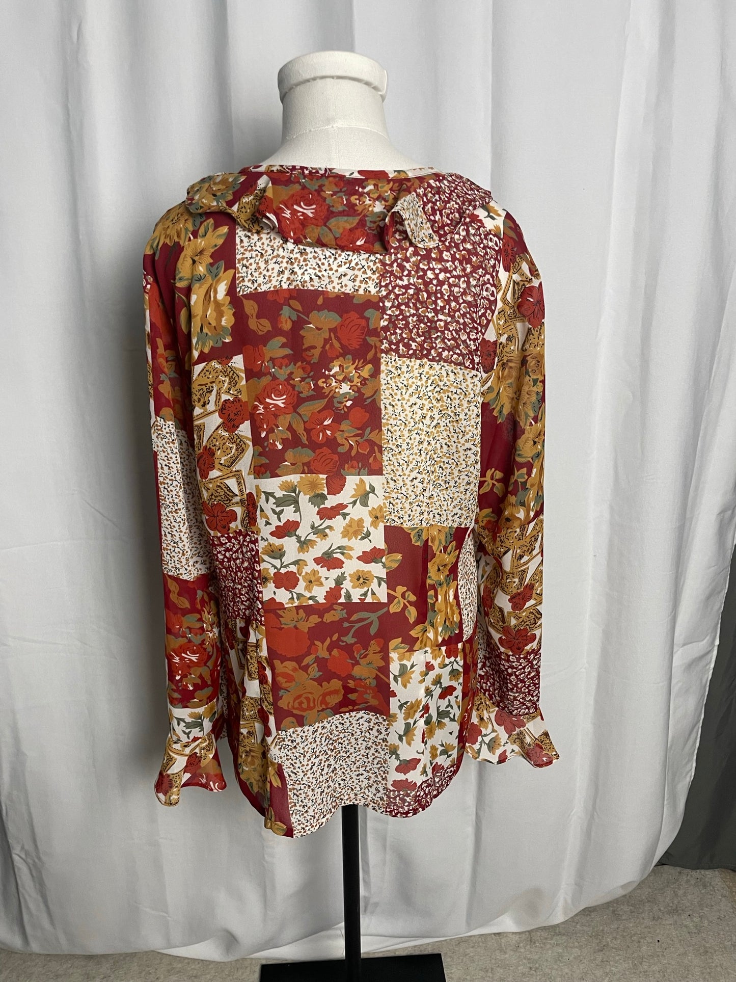 Blouse imprimée à froufrous, taille 42